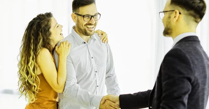 Ile można zarobić jako agent nieruchomości w Hiszpanii?