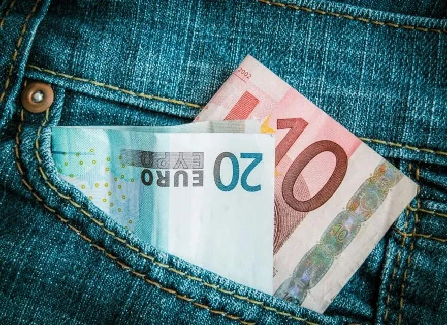 Ile się zarabia w Hiszpanii? Sprawdź aktualne wynagrodzenia i trendy na rynku pracy!