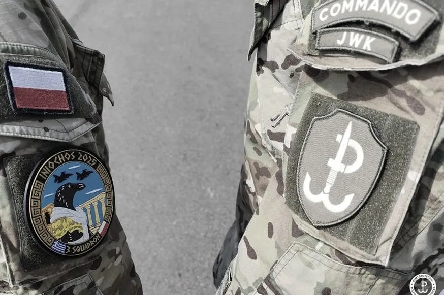 Ile zarabia komandos JWK w praktyce — prawdziwe zarobki i dodatki