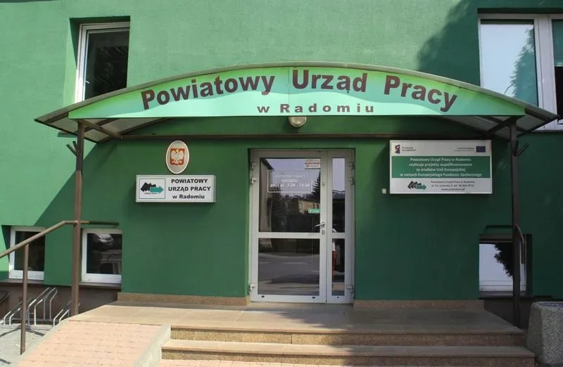 Jak skutecznie uzyskać pieniądze z urzędu pracy i poprawić swoją sytuację finansową?