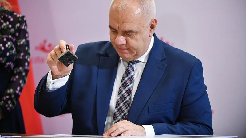 Kto płaci podatek od nadmiarowych zysków i jakie są jego konsekwencje?