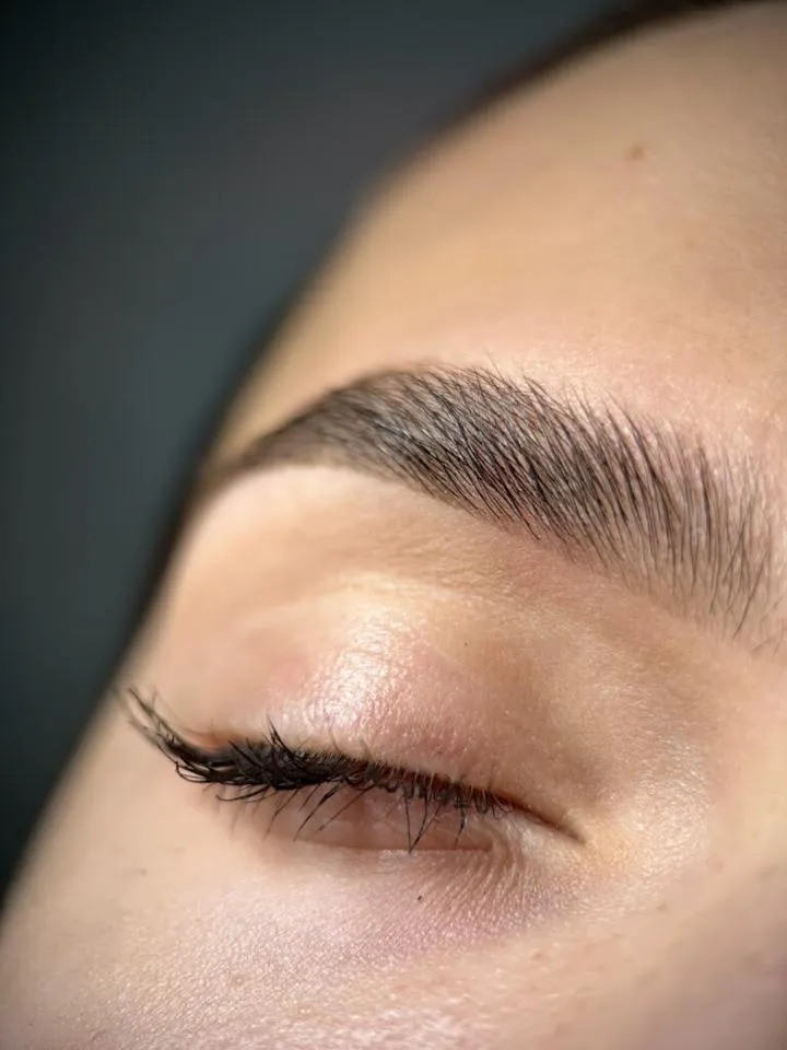 Początki kariery stylistki brwi